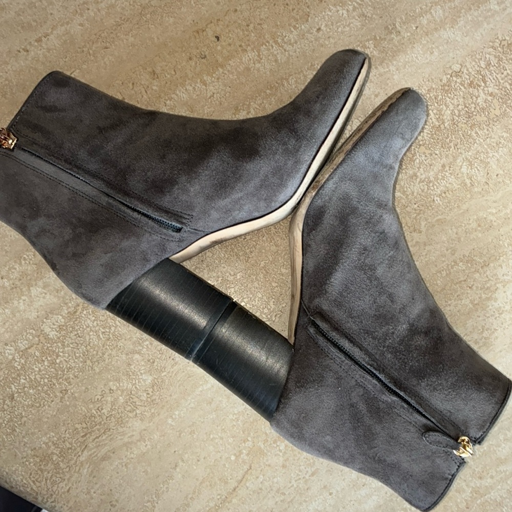 DIANE VAN FURSTENBERG grey suede ankle boot, inside zip, block heel 37.5 DVF - Picture 7 of 16